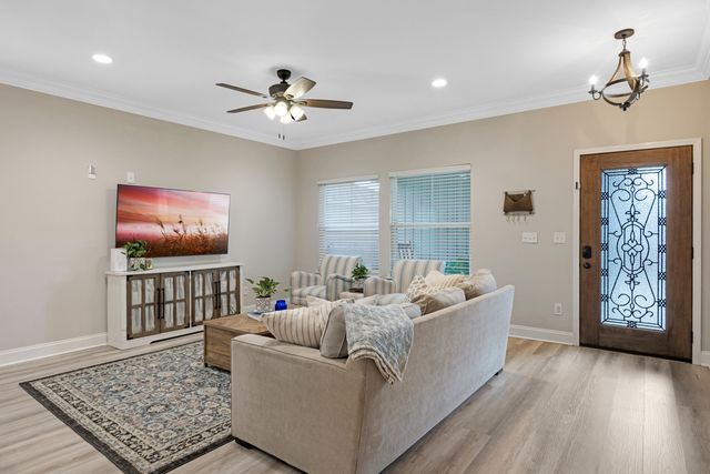 61A 9th Avenue, Shalimar, FL 32579