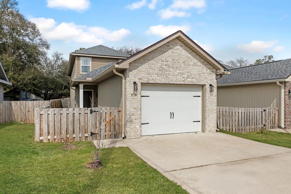 61A 9th Avenue, Shalimar, FL 32579