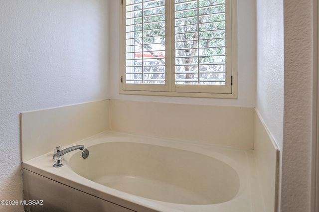 9344 N Eaglestone Loop, Tucson, AZ 85742