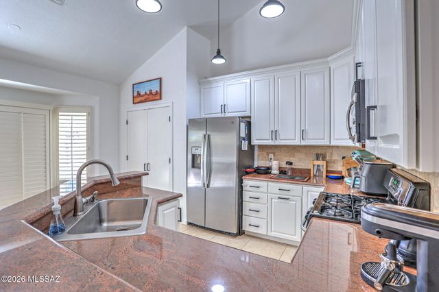 9344 N Eaglestone Loop, Tucson, AZ 85742