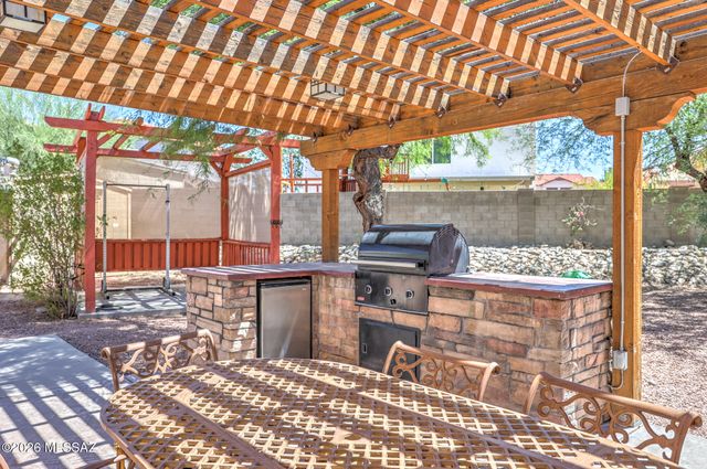 9344 N Eaglestone Loop, Tucson, AZ 85742