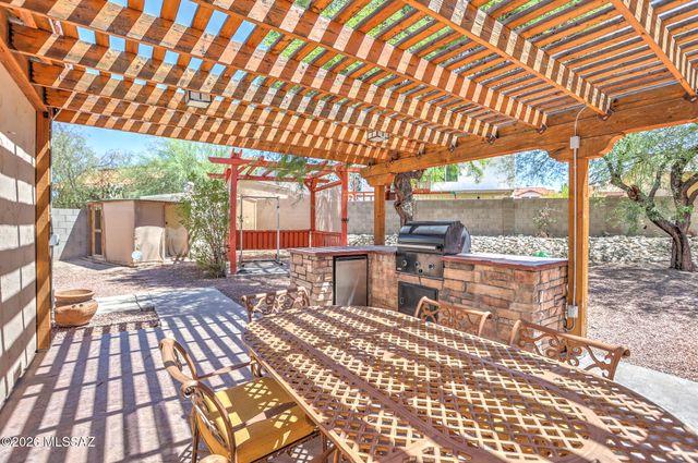 9344 N Eaglestone Loop, Tucson, AZ 85742