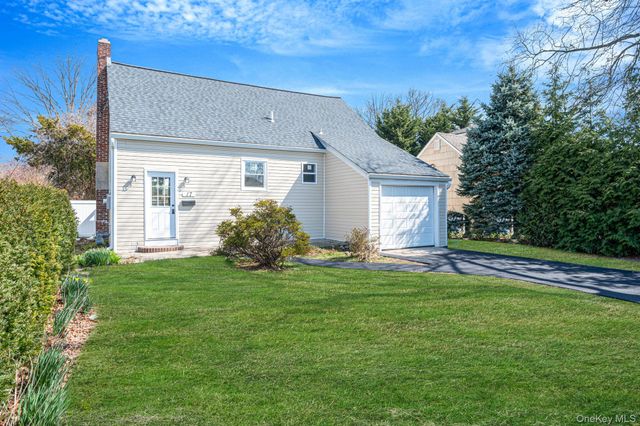 17 Riverside Street, Amityville, NY 11701
