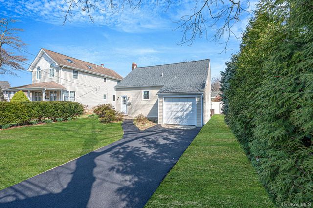 17 Riverside Street, Amityville, NY 11701