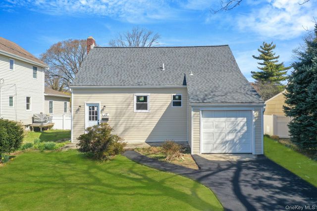 17 Riverside Street, Amityville, NY 11701