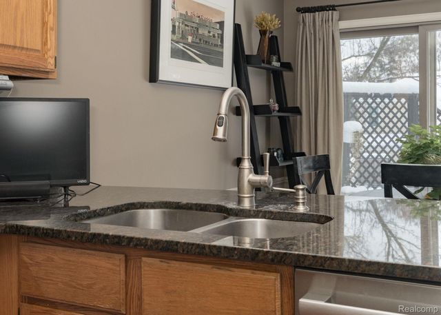 2401 Westwood Drive, Rochester Hills, MI 48306