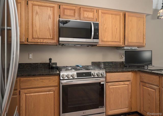 2401 Westwood Drive, Rochester Hills, MI 48306