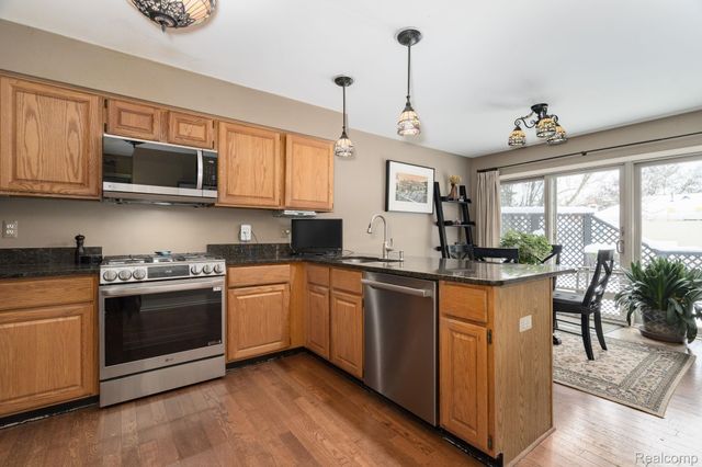 2401 Westwood Drive, Rochester Hills, MI 48306