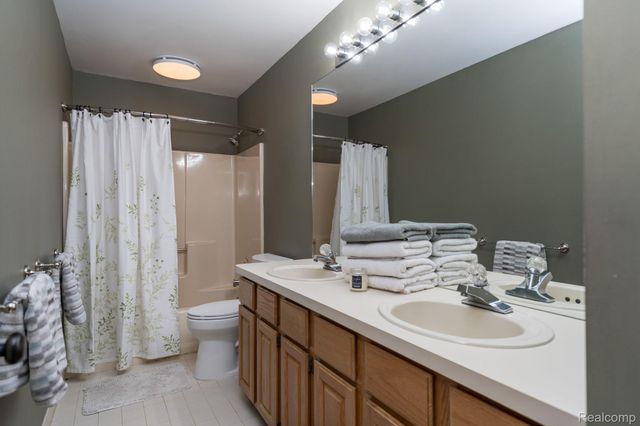 2401 Westwood Drive, Rochester Hills, MI 48306