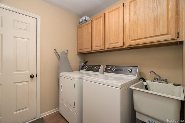 2401 Westwood Drive, Rochester Hills, MI 48306