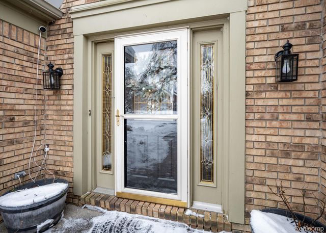 2401 Westwood Drive, Rochester Hills, MI 48306