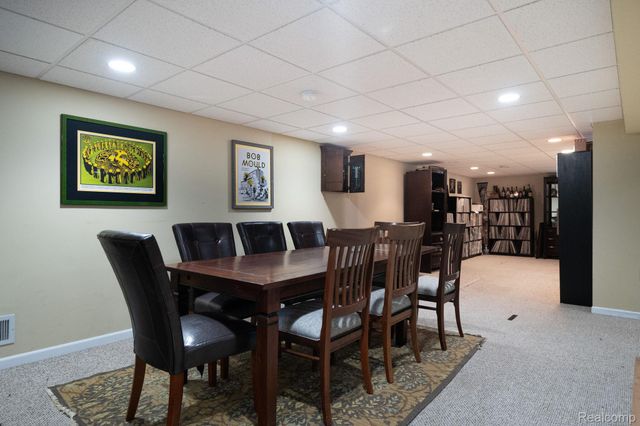 2401 Westwood Drive, Rochester Hills, MI 48306