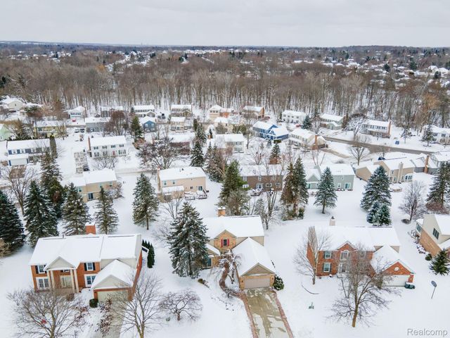 2401 Westwood Drive, Rochester Hills, MI 48306