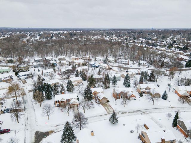 2401 Westwood Drive, Rochester Hills, MI 48306