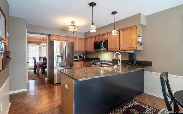 2401 Westwood Drive, Rochester Hills, MI 48306