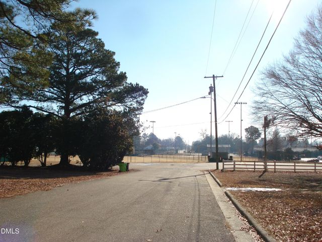 202 N Wayne Avenue, Dunn, NC 28334