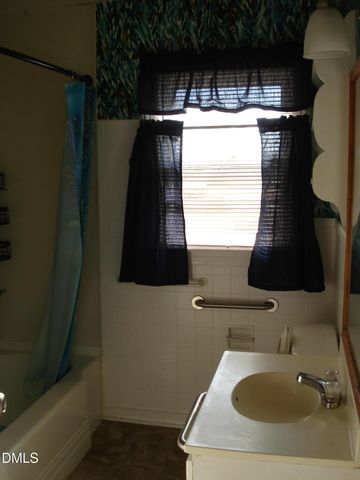 202 N Wayne Avenue, Dunn, NC 28334