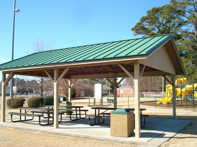 202 N Wayne Avenue, Dunn, NC 28334