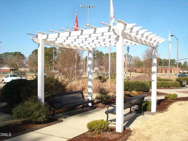 202 N Wayne Avenue, Dunn, NC 28334