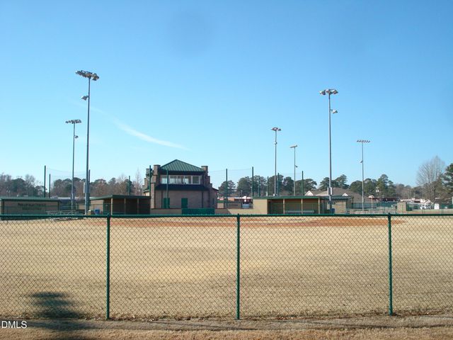 202 N Wayne Avenue, Dunn, NC 28334