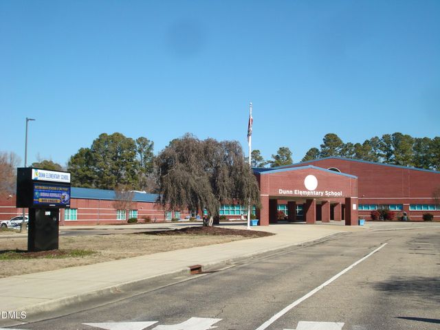 202 N Wayne Avenue, Dunn, NC 28334