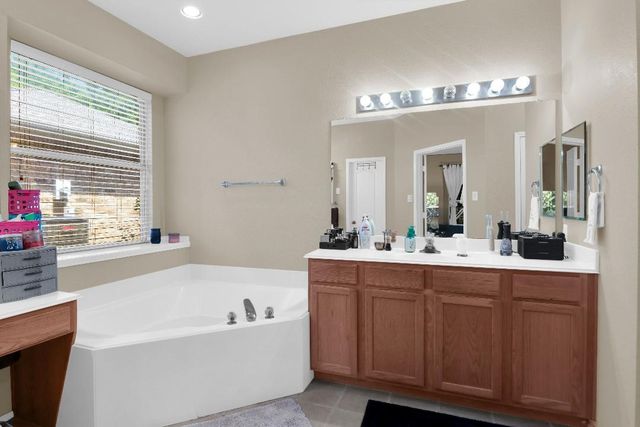 2115 Crestwood Trail, Mansfield, TX 76063