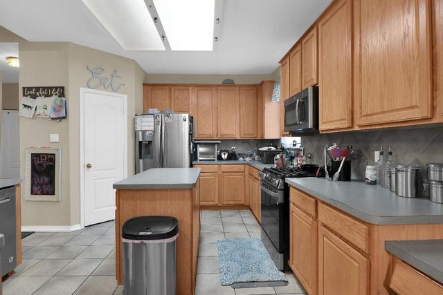 2115 Crestwood Trail, Mansfield, TX 76063