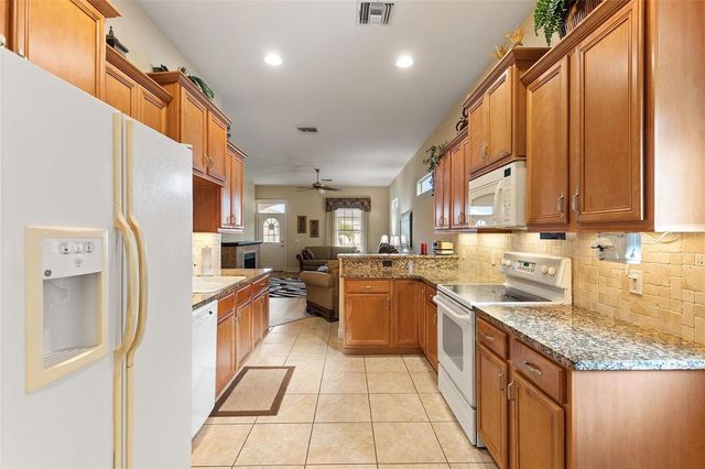 392 MOTORCOACH DRIVE S, Polk City, FL 33868