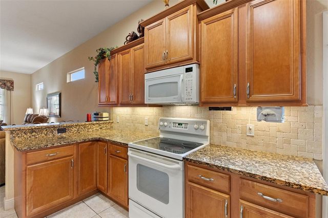 392 MOTORCOACH DRIVE S, Polk City, FL 33868