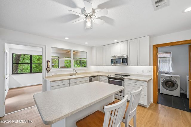 2402 SANDY RUN Drive W, Middleburg, FL 32068