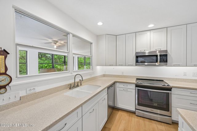 2402 SANDY RUN Drive W, Middleburg, FL 32068