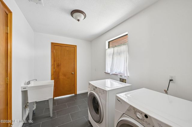 2402 SANDY RUN Drive W, Middleburg, FL 32068