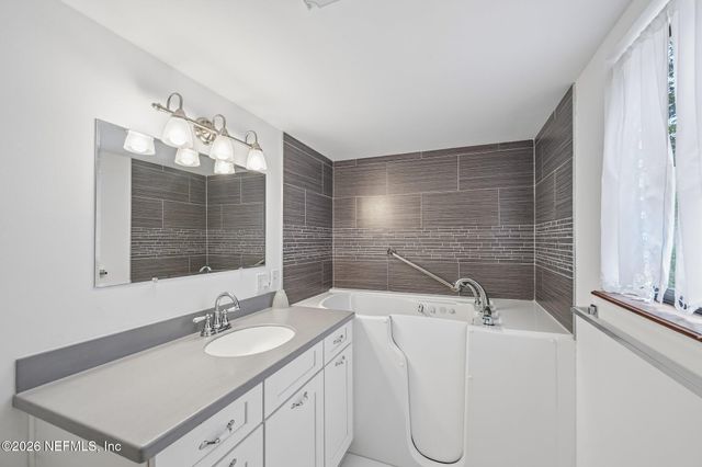 2402 SANDY RUN Drive W, Middleburg, FL 32068