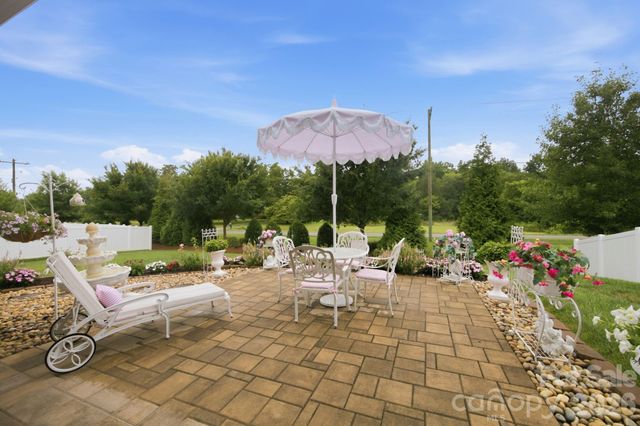 123 Cup Chase Drive, Mooresville, NC 28115