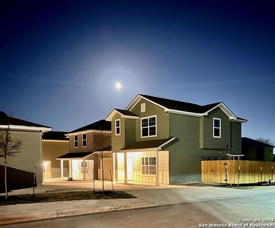 2031 Silver Oaks, San Antonio, TX 78213