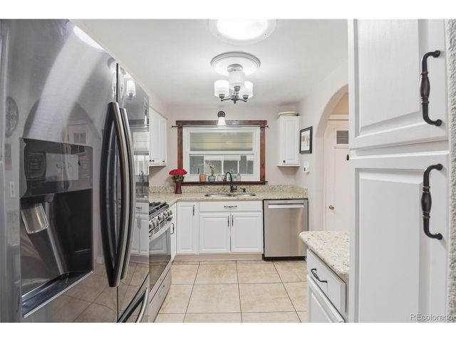 923 Geneva St, Aurora, CO 80010