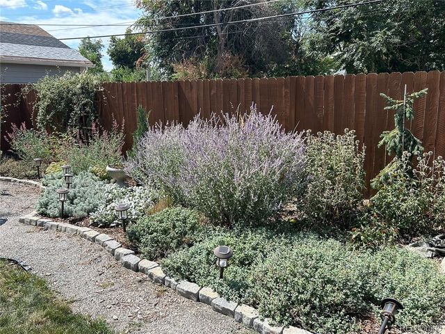 923 Geneva St, Aurora, CO 80010