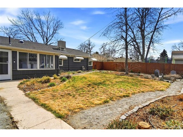 923 Geneva St, Aurora, CO 80010