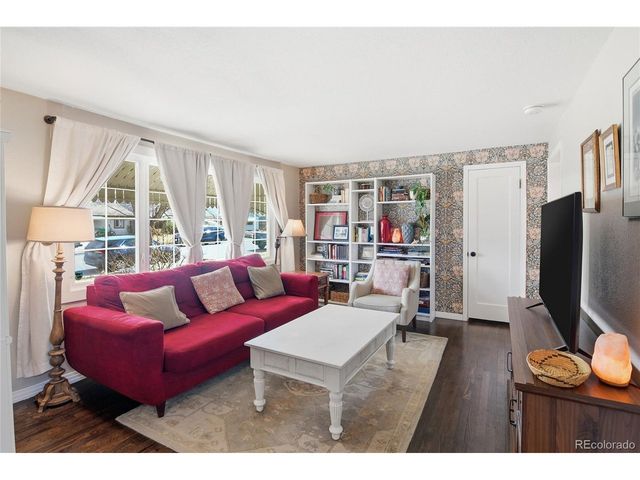 923 Geneva St, Aurora, CO 80010