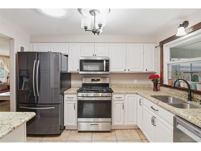 923 Geneva St, Aurora, CO 80010