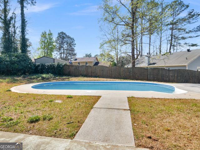 1329 Birdsong Lane, Hampton, GA 30228