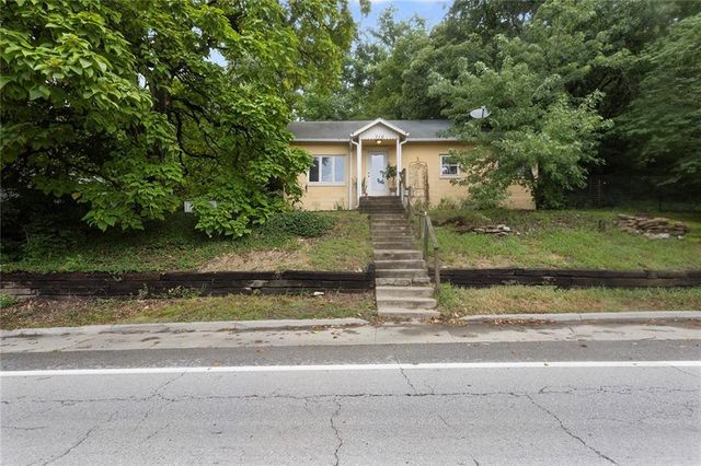712 Isley Boulevard, Excelsior Springs, MO 64024