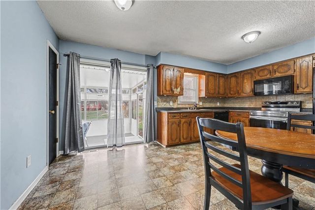 1913 SW Gladstone Drive, Blue Springs, MO 64014