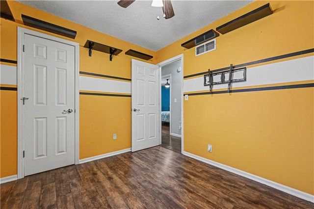 1913 SW Gladstone Drive, Blue Springs, MO 64014