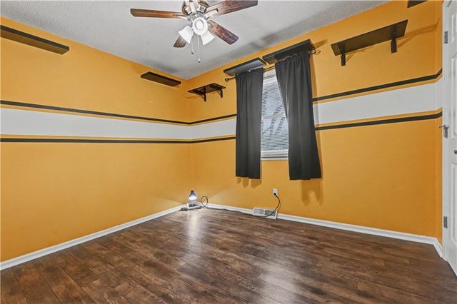 1913 SW Gladstone Drive, Blue Springs, MO 64014