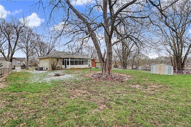 1913 SW Gladstone Drive, Blue Springs, MO 64014