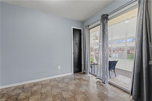 1913 SW Gladstone Drive, Blue Springs, MO 64014