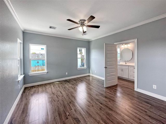 4309 Avenue K, Galveston, TX 77550