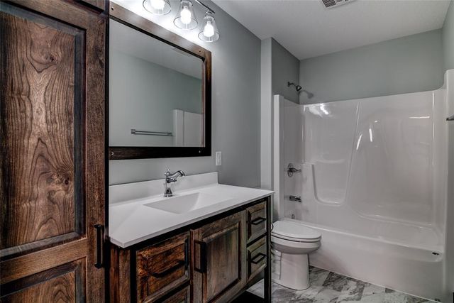 1826 Tucker Trail, Eau Claire, WI 54703