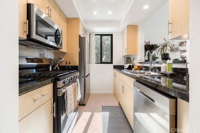 7826 Topanga Canyon Boulevard 301, Canoga Park, CA 91304